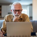 senior using ai to plan retirement