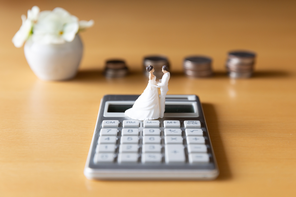 wedding calculator in use